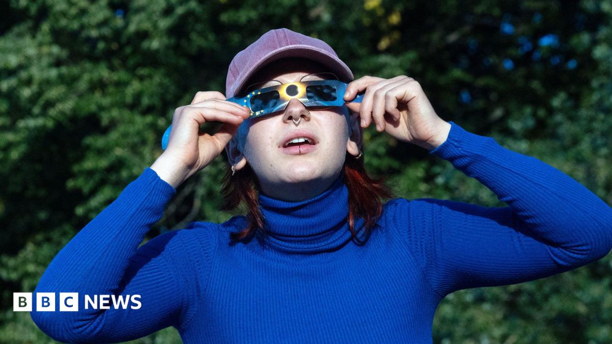 The key signs you may have damaged your eyes by looking at the eclipse