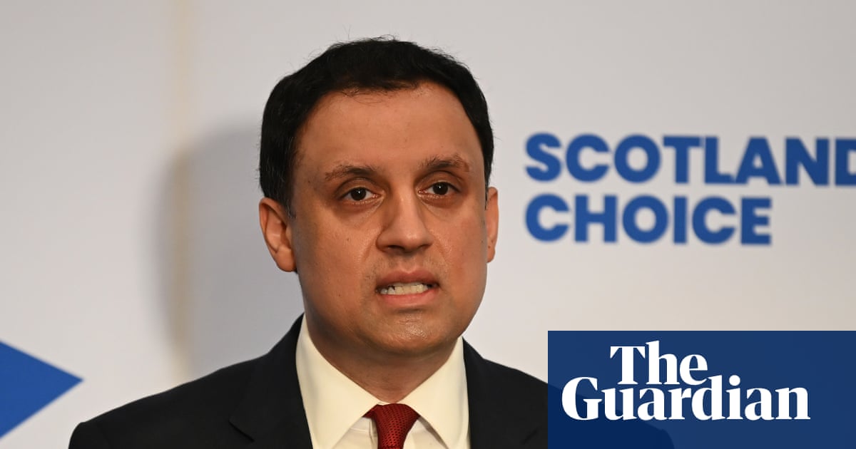 Scottish Labour leader calls for Keir Starmer to resign as PM – video